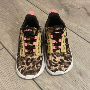 NEVER WORN NWOT ADIDAS Racer TR21 Size 6 Toddler. Leopard. Pink accent.